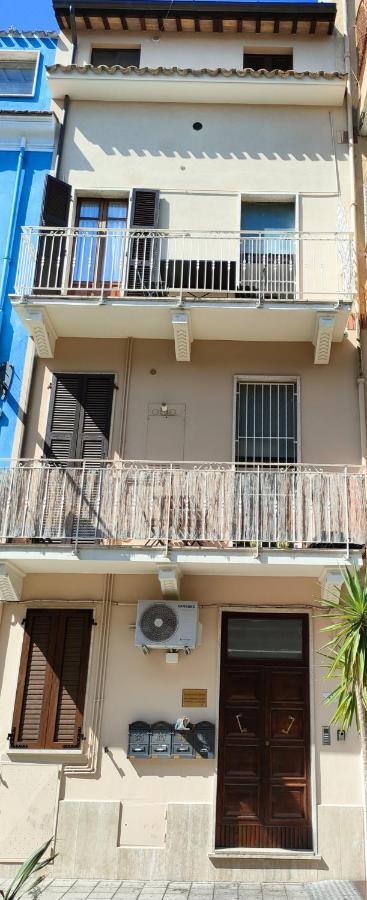 Da Paolo E Laura - In Centro A San Benedetto Lägenhet San Benedetto del Tronto Exteriör bild